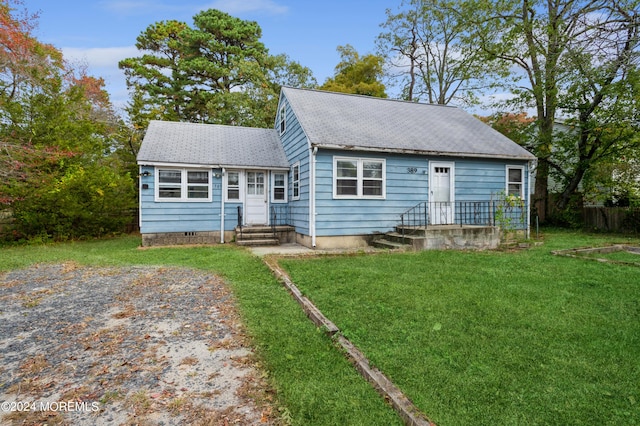 view of front facade with a front yard