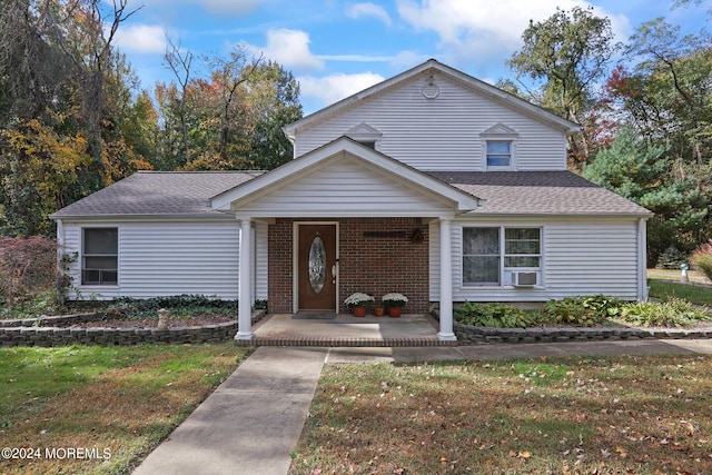 view of front facade with a front yard