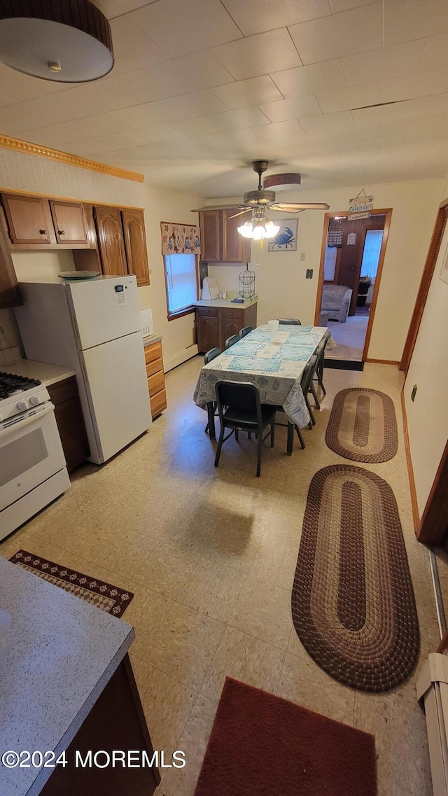 dining area with ceiling fan