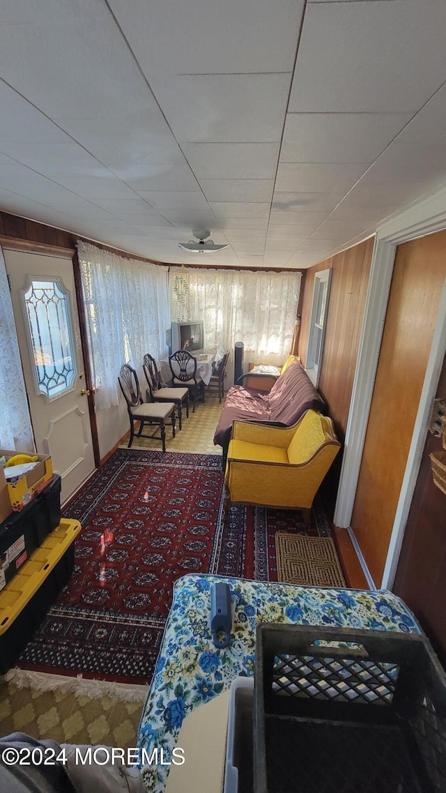 sunroom featuring ceiling fan