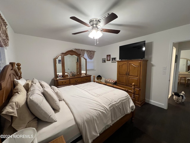 bedroom featuring ceiling fan