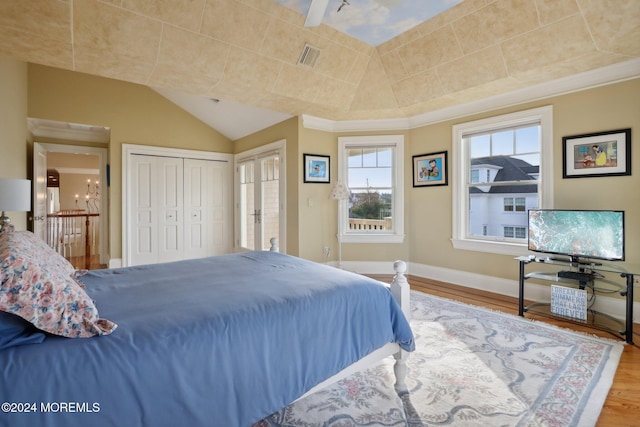 bedroom featuring a closet, hardwood / wood-style flooring, and ceiling fan