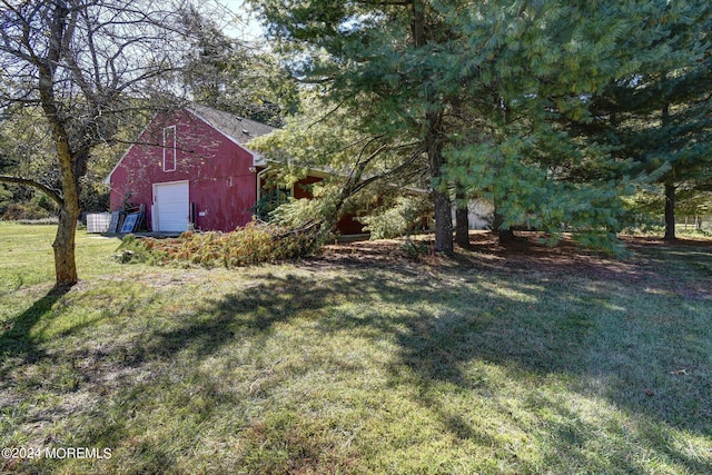 view of yard with a garage