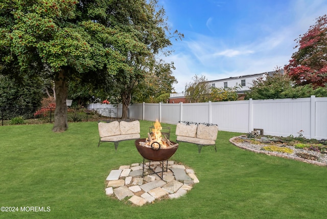 view of yard featuring a fire pit