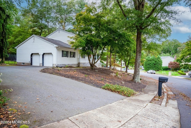 view of front facade with a garage