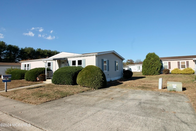 view of front of home with a front yard