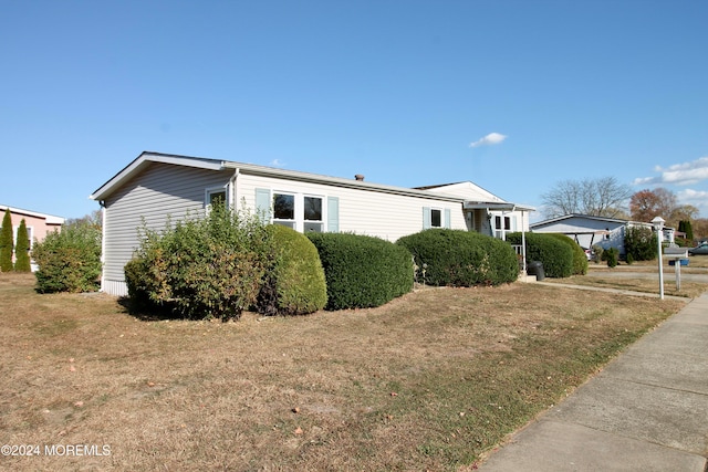 exterior space featuring a front lawn