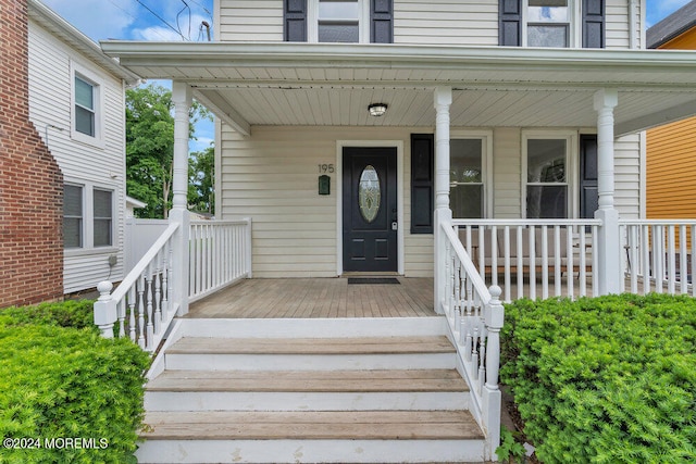 property entrance featuring a porch