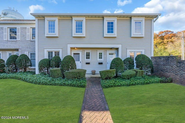 view of front facade featuring a front yard