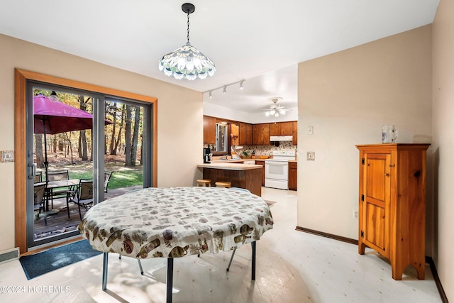 dining room featuring sink, ceiling fan, and track lighting