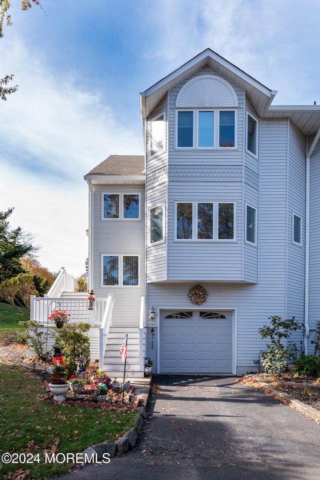 view of front facade with a garage