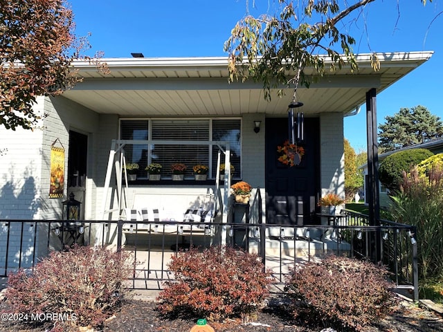 view of front of property with covered porch