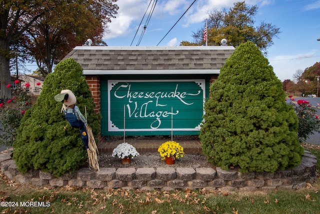 view of community / neighborhood sign