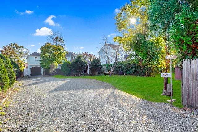 view of front of home featuring a front lawn