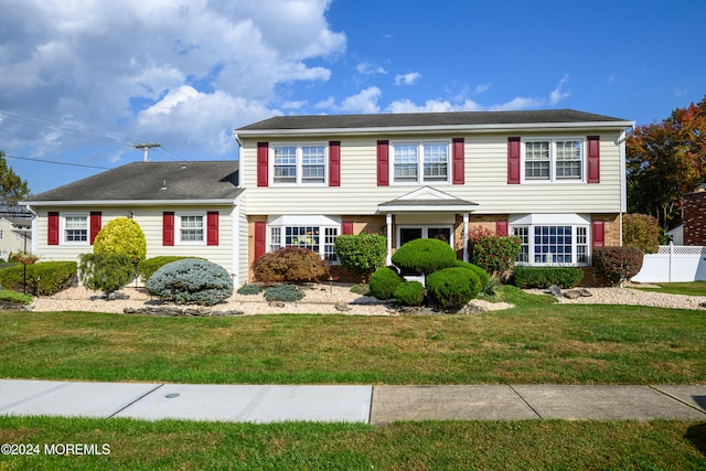 view of front facade featuring a front yard