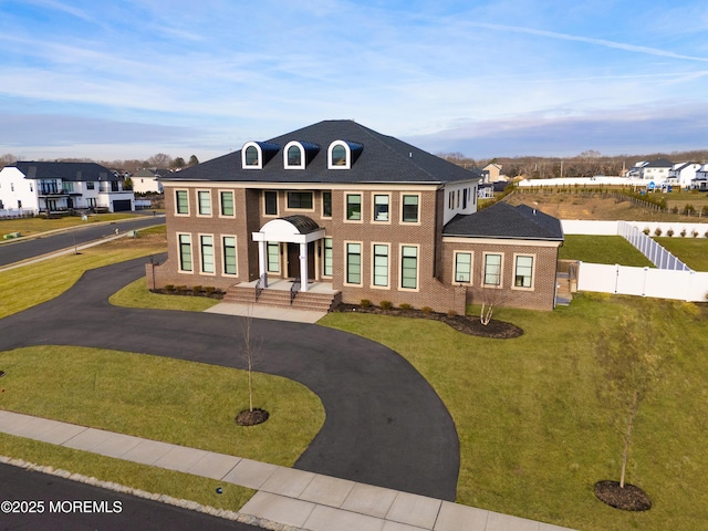 view of front of house featuring a front yard