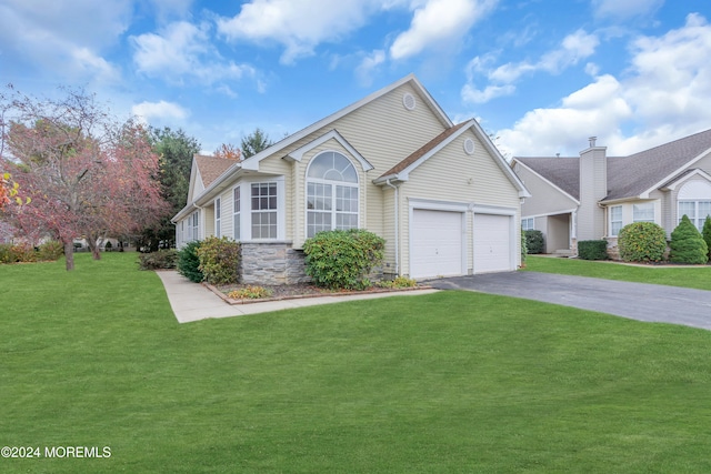 view of front of home featuring a front yard and a garage