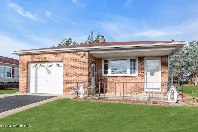 view of front facade featuring a garage and a front yard