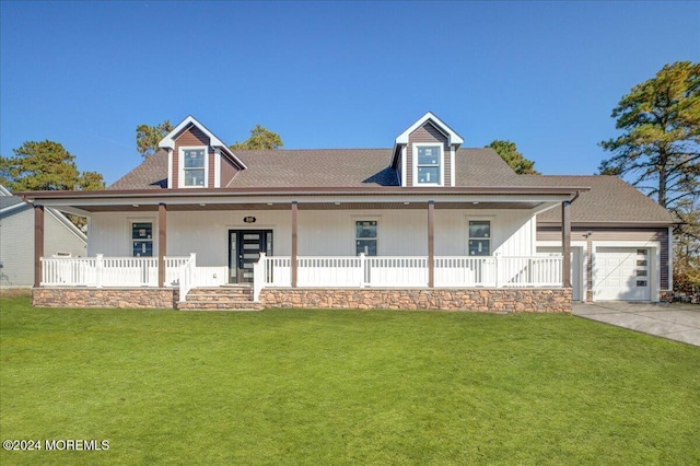 new england style home featuring a garage, covered porch, and a front yard