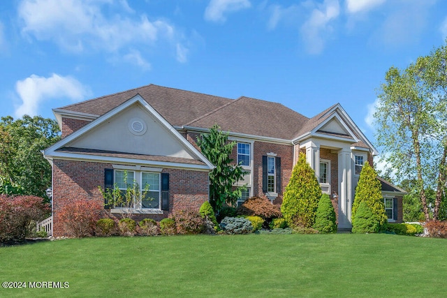 view of front facade with a front lawn