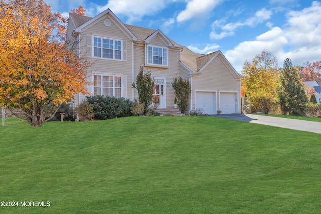 view of front of home featuring a front lawn and a garage