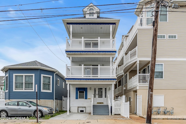 view of front of house with a balcony