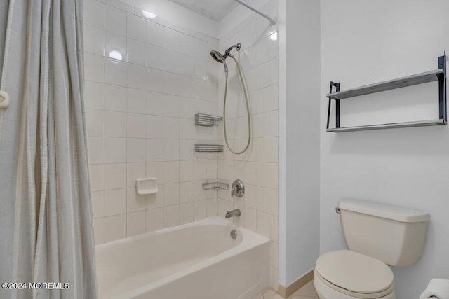 full bath with shower / bath combination with curtain, toilet, and baseboards