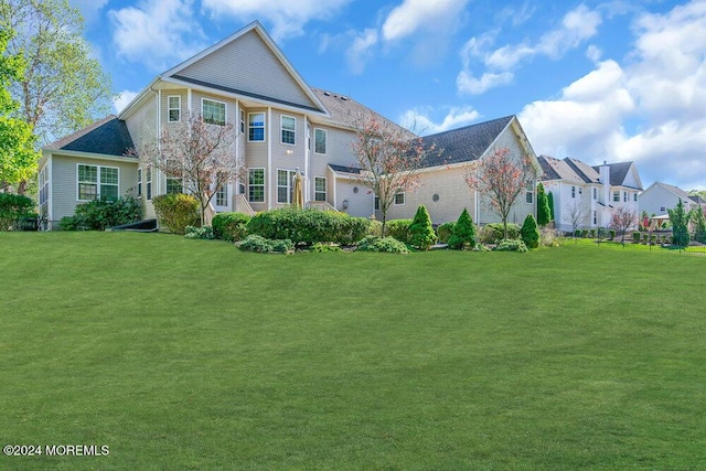 view of front facade featuring a front yard