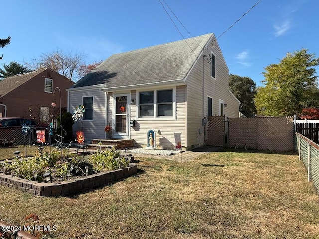 view of front of house featuring a front yard