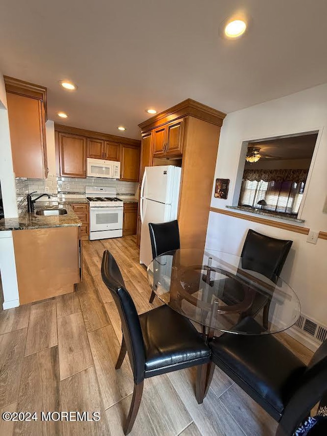 dining room with ceiling fan and sink