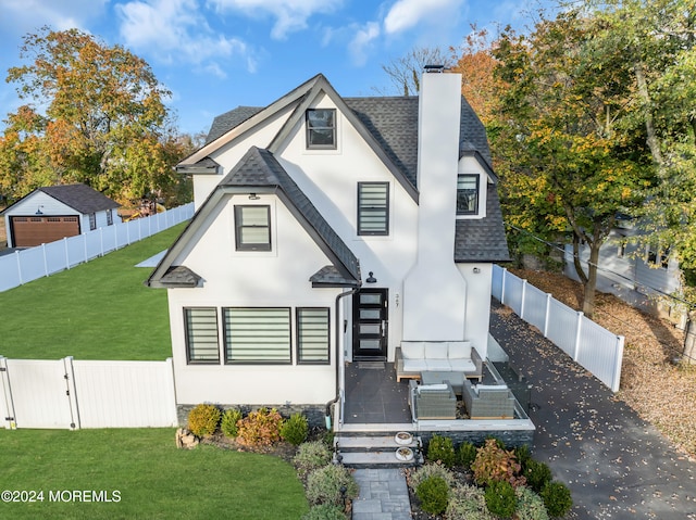 view of front of house featuring a front yard