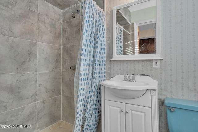 bathroom featuring vanity, toilet, and curtained shower