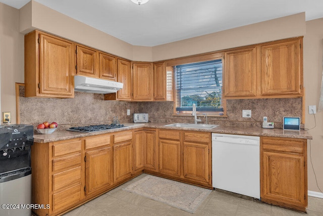 kitchen featuring light tile patterned floors, stainless steel appliances, tasteful backsplash, and sink