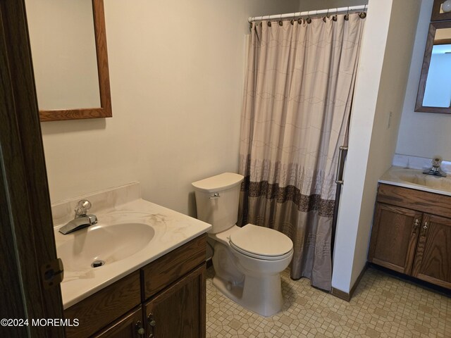 813 Beechmont St, Toms River, NJ 08757 - full bathroom featuring vanity, toilet, and curtained shower