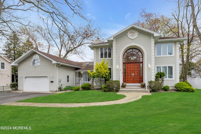 view of front facade with a front yard