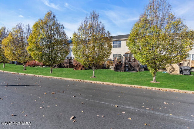 view of front of property with a front yard