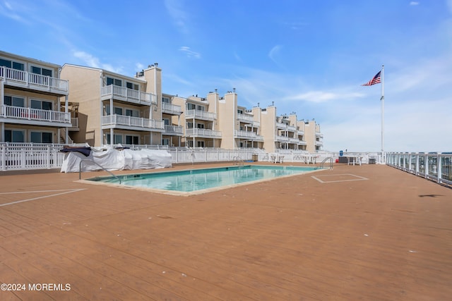 view of swimming pool