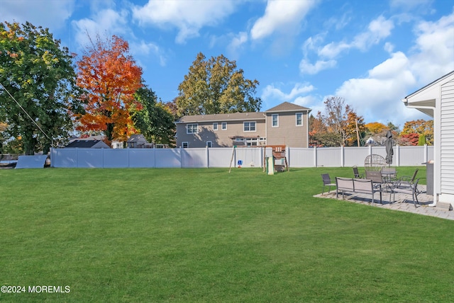 view of yard with a patio