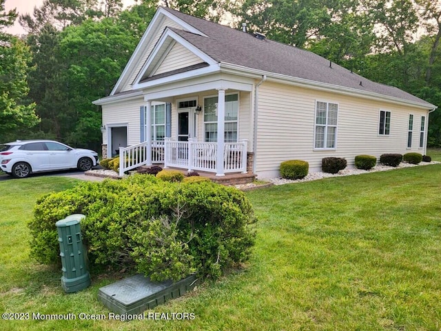 view of front of house with covered porch and a front yard