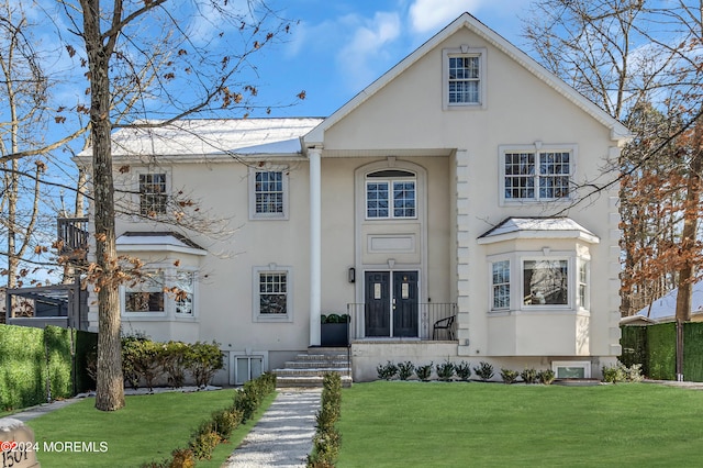 view of front of home with a front lawn