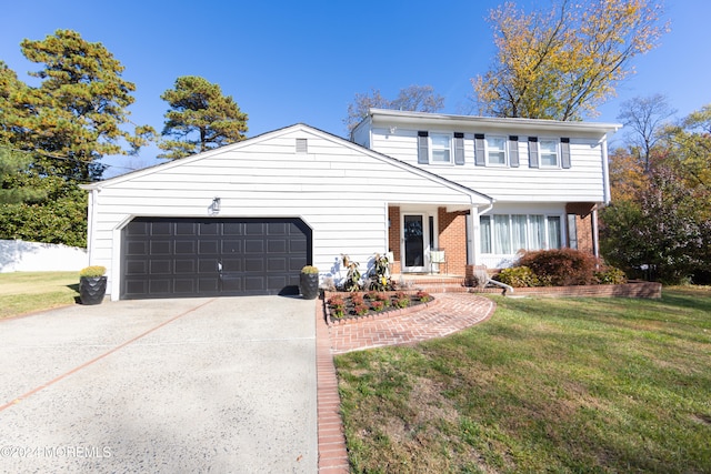 view of front of home featuring a garage and a front yard