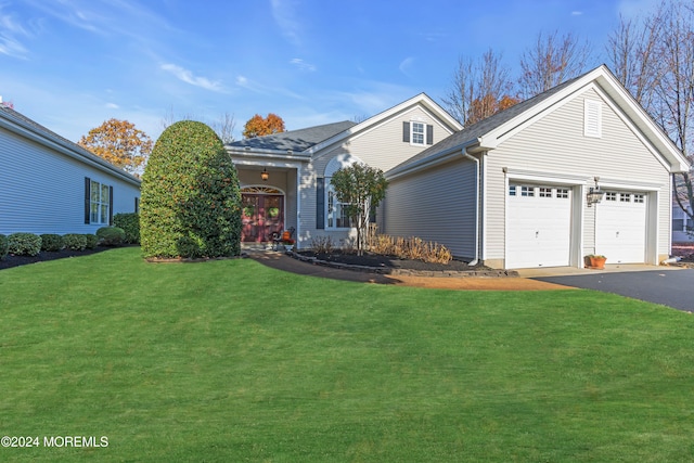 view of front facade featuring a garage and a front yard