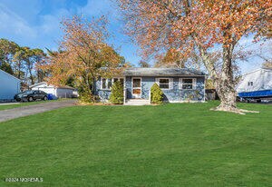 ranch-style house with a front lawn