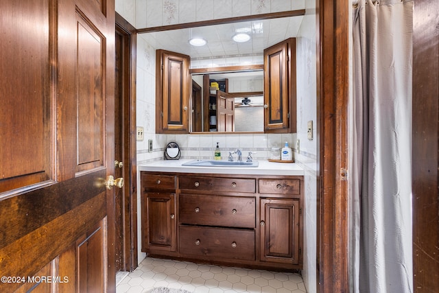 bathroom with tile patterned floors, backsplash, ceiling fan, and vanity