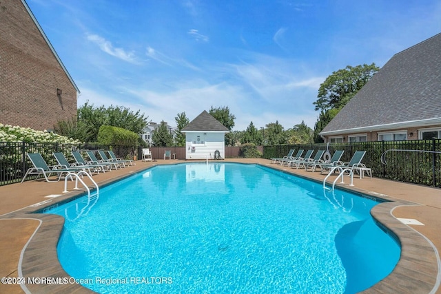 view of swimming pool featuring a patio