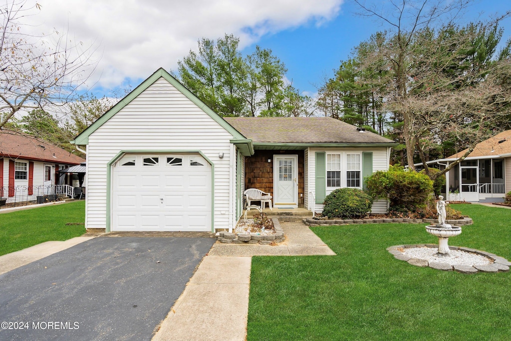 view of front of home featuring a garage and a front yard