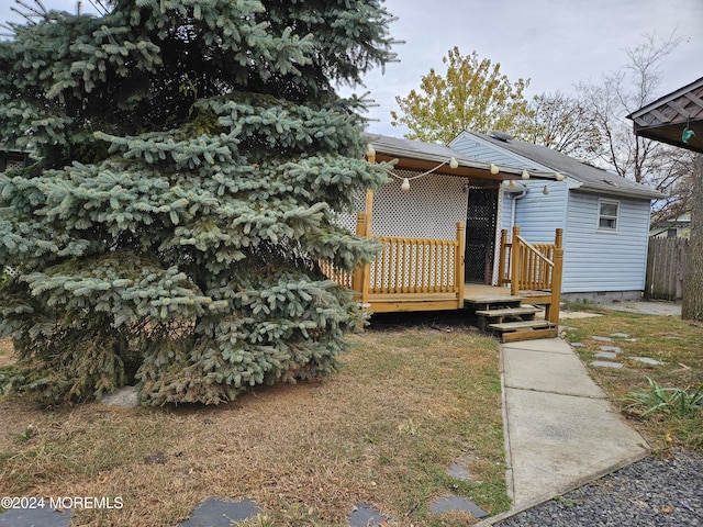 view of front of house featuring a wooden deck