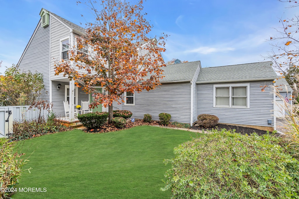 view of front of house featuring a front lawn and covered porch