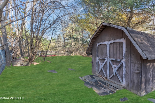 view of outbuilding with a yard