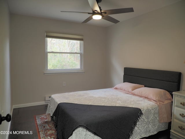 bedroom with ceiling fan